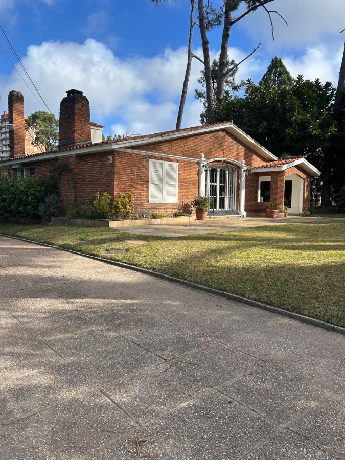 Imagen de Casa Tradicional en Terreno Excepcional 5 Dorm. Punta del Este. 
