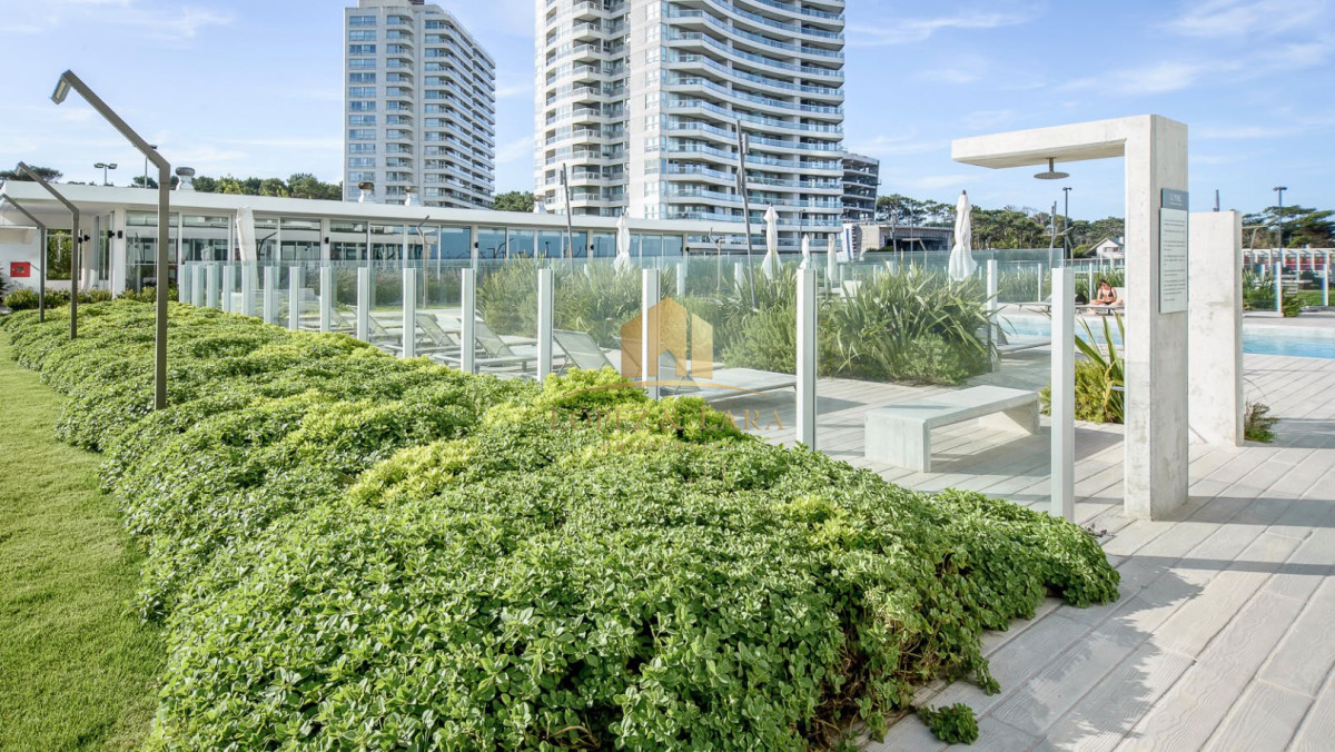 Apartamento ID.335 - Le Parc III Piso alto 3 Dormitorios y Servicio esquinero a la venta