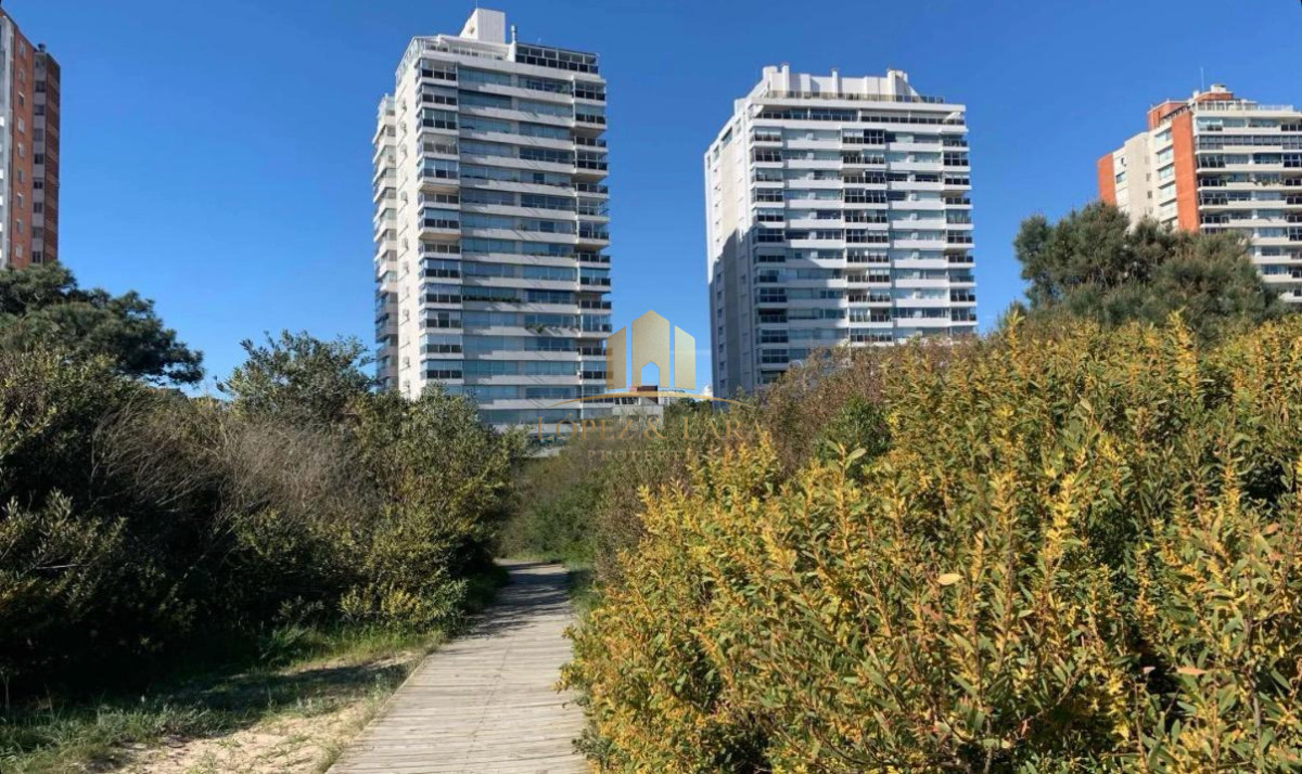 Apartamento ID.258 - Venta 3 Dorm primera linea playa mansa