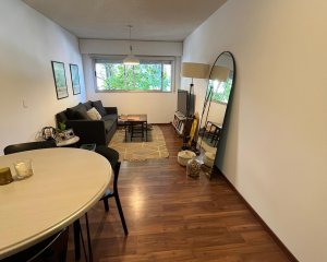 Venta con renta.  Apartamento 2 Dormitorios. 2 Baños. Excelente estado.