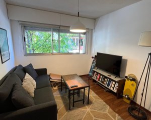 Venta con renta.  Apartamento 2 Dormitorios. 2 Baños. Excelente estado.