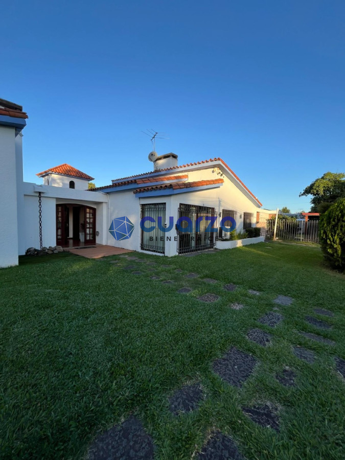 Casa ID.13 - Venta. Fabulosa Casa En Lomas De Solymar. 4 Dormitorios. 4 Baños
