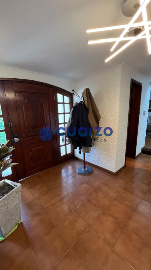 Casa ID.13 - Venta. Fabulosa Casa En Lomas De Solymar. 4 Dormitorios. 4 Baños