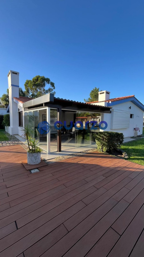 Casa ID.13 - Venta. Fabulosa Casa En Lomas De Solymar. 4 Dormitorios. 4 Baños