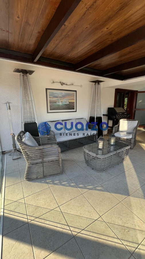 Casa ID.13 - Venta. Fabulosa Casa En Lomas De Solymar. 4 Dormitorios. 4 Baños