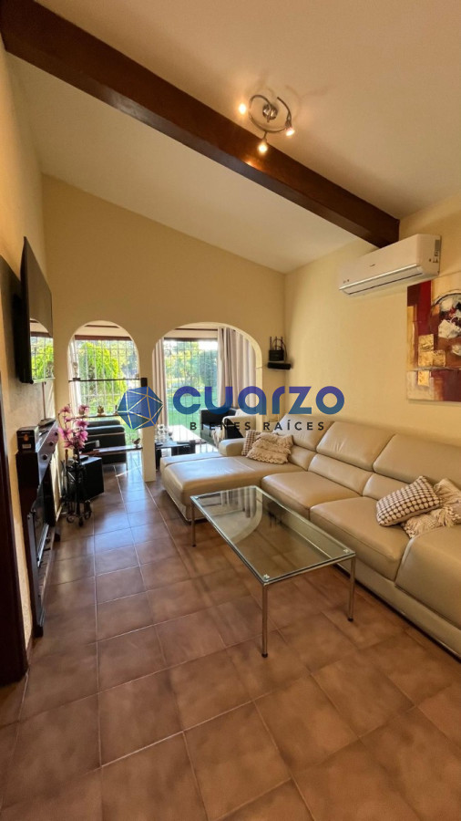 Casa ID.13 - Venta. Fabulosa Casa En Lomas De Solymar. 4 Dormitorios. 4 Baños