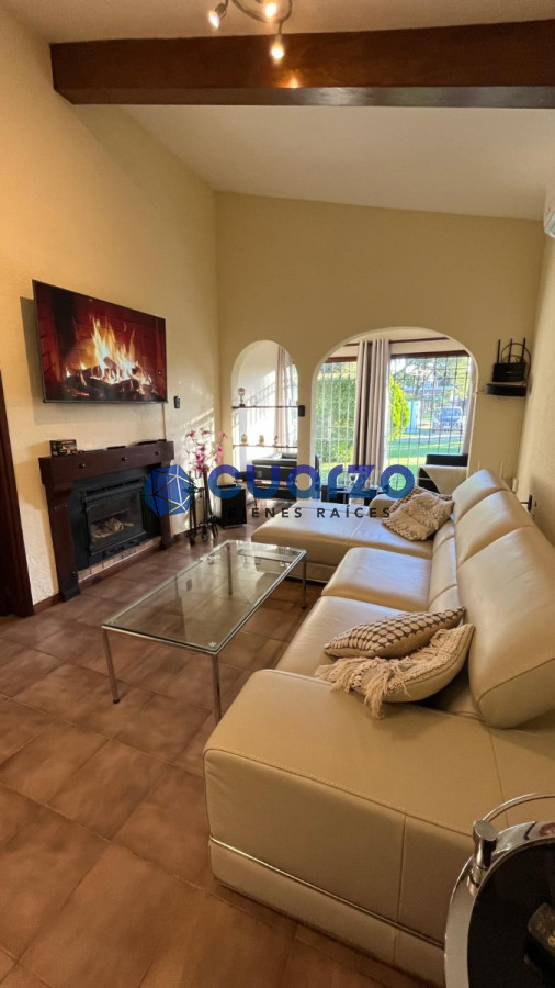 Casa ID.13 - Venta. Fabulosa Casa En Lomas De Solymar. 4 Dormitorios. 4 Baños