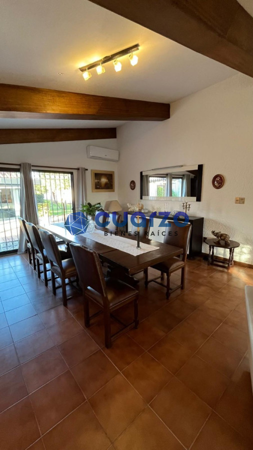 Casa ID.13 - Venta. Fabulosa Casa En Lomas De Solymar. 4 Dormitorios. 4 Baños