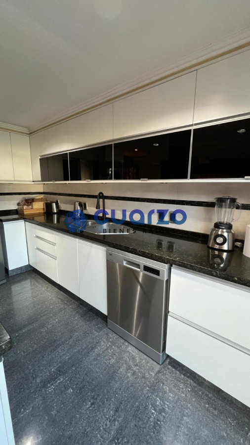 Casa ID.13 - Venta. Fabulosa Casa En Lomas De Solymar. 4 Dormitorios. 4 Baños