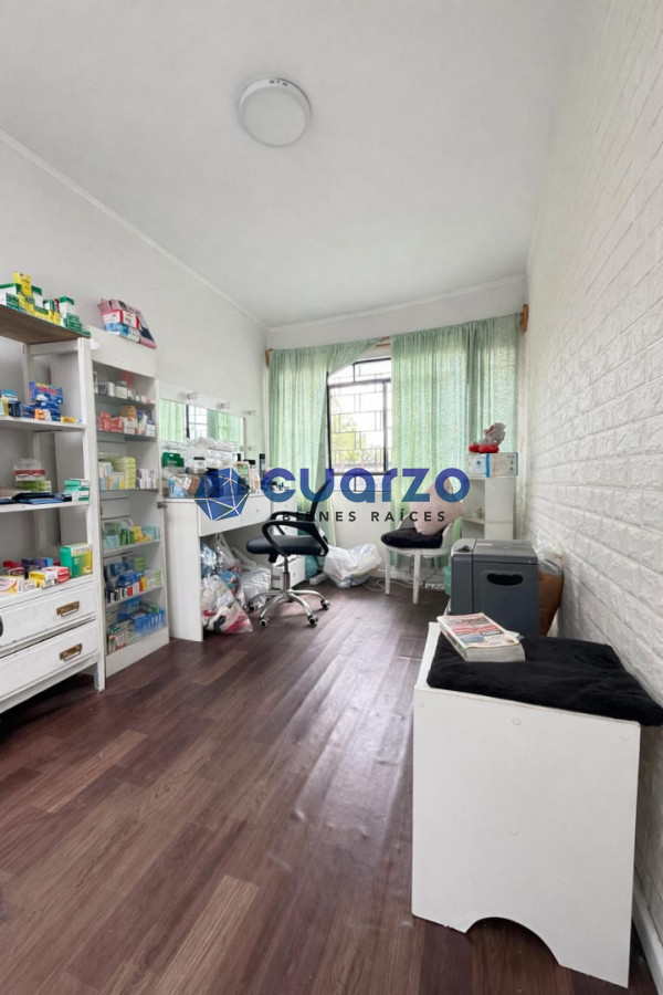 Casa ID.56 - Venta. Casa de 3 (o 4) dormitorios. Garage para 2 autos. Parrillero