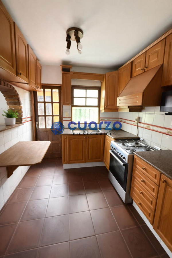 Casa ID.56 - Venta. Casa de 3 (o 4) dormitorios. Garage para 2 autos. Parrillero