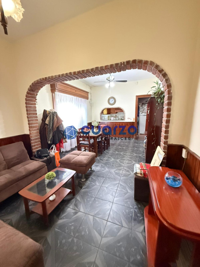 Casa ID.56 - Venta. Casa de 3 (o 4) dormitorios. Garage para 2 autos. Parrillero