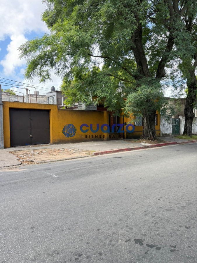 Casa ID.56 - Venta. Casa de 3 (o 4) dormitorios. Garage para 2 autos. Parrillero