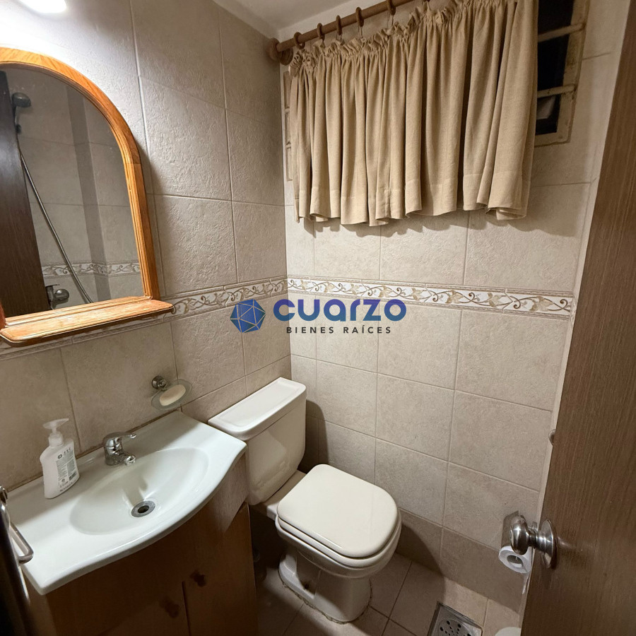 Casa ID.20 - Venta Casa. Sólida construcción. 3 dormitorios. 2 baños. Carrasco Sur. 