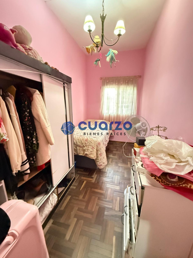 Casa ID.56 - Venta. Casa de 3 (o 4) dormitorios. Garage para 2 autos. Parrillero
