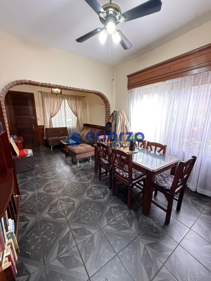 Casa ID.56 - Venta. Casa de 3 (o 4) dormitorios. Garage para 2 autos. Parrillero