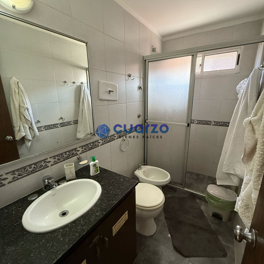 Casa ID.20 - Venta Casa. Sólida construcción. 3 dormitorios. 2 baños. Carrasco Sur. 