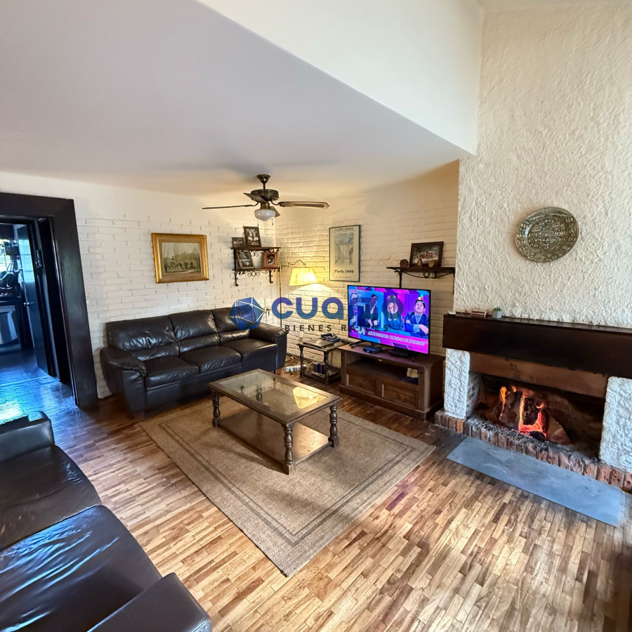 Casa ID.20 - Venta Casa. Sólida construcción. 3 dormitorios. 2 baños. Carrasco Sur. 