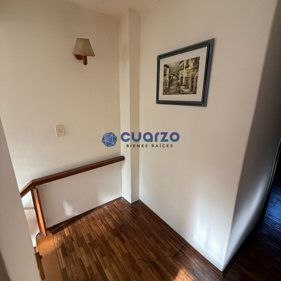 Casa ID.20 - Venta Casa. Sólida construcción. 3 dormitorios. 2 baños. Carrasco Sur. 