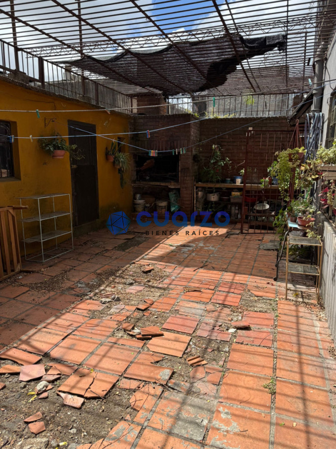 Casa ID.56 - Venta. Casa de 3 (o 4) dormitorios. Garage para 2 autos. Parrillero