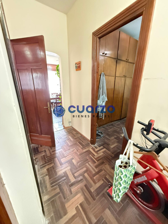 Casa ID.56 - Venta. Casa de 3 (o 4) dormitorios. Garage para 2 autos. Parrillero