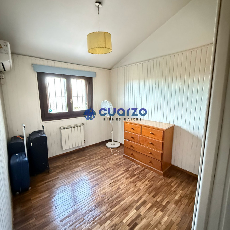 Casa ID.20 - Venta Casa. Sólida construcción. 3 dormitorios. 2 baños. Carrasco Sur. 