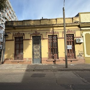 Venta Casa. A reciclar. Muy buen punto. Brazo Oriental