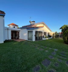 Venta. Fabulosa Casa En Lomas De Solymar. 4 Dormitorios. 4 Baños