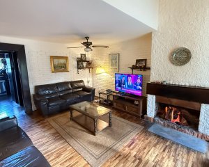 Venta Casa. Sólida construcción. 3 dormitorios. 2 baños. Carrasco Sur.