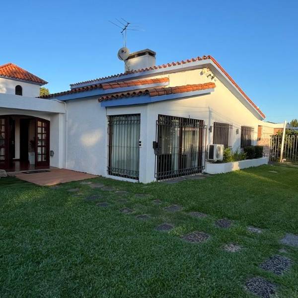 Venta. Fabulosa Casa En Lomas De Solymar. 4 Dormitorios. 4 Baños