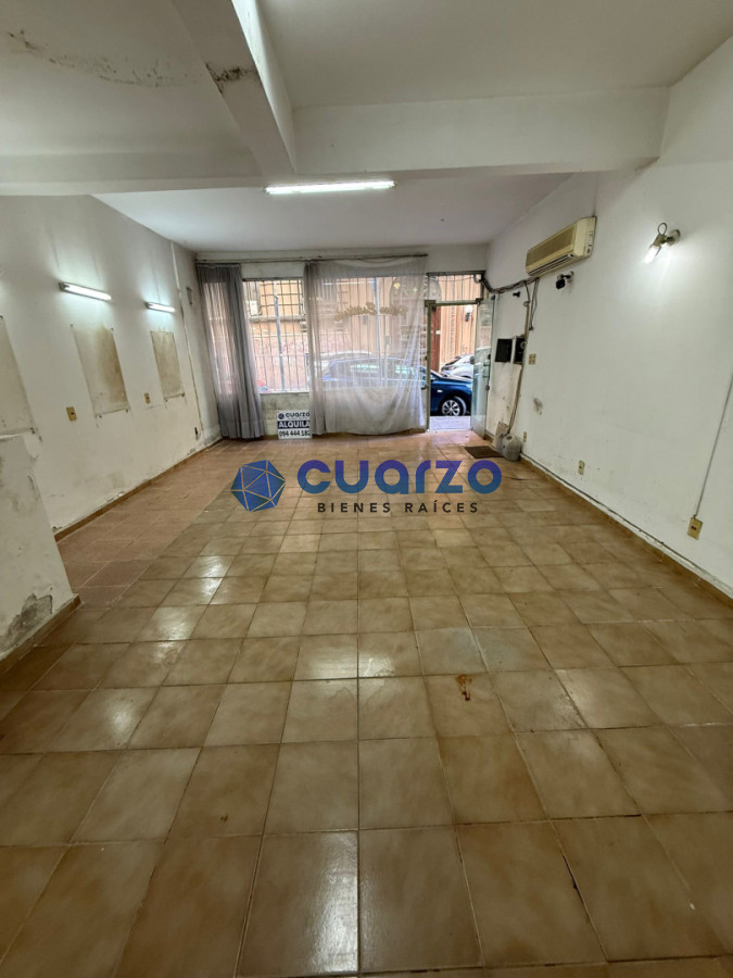 Local Comercial ID.49 - Alquiler local comercial a media cuadra de 18 de julio