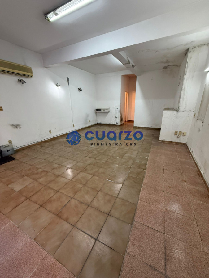 Local Comercial ID.49 - Alquiler local comercial a media cuadra de 18 de julio