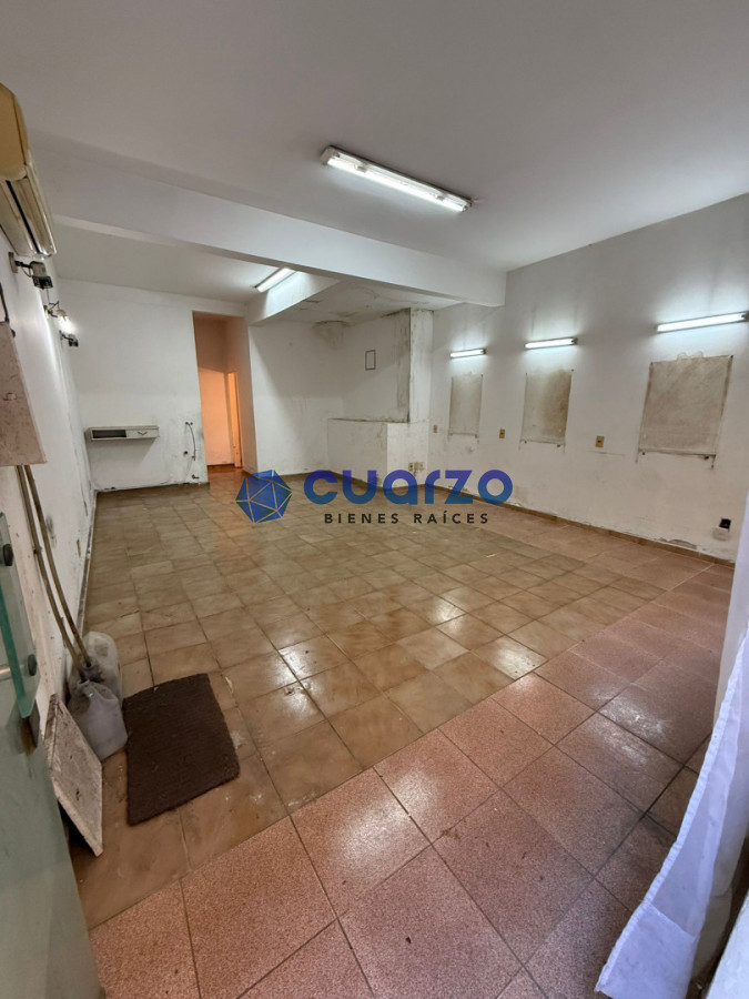 Local Comercial ID.49 - Alquiler local comercial a media cuadra de 18 de julio