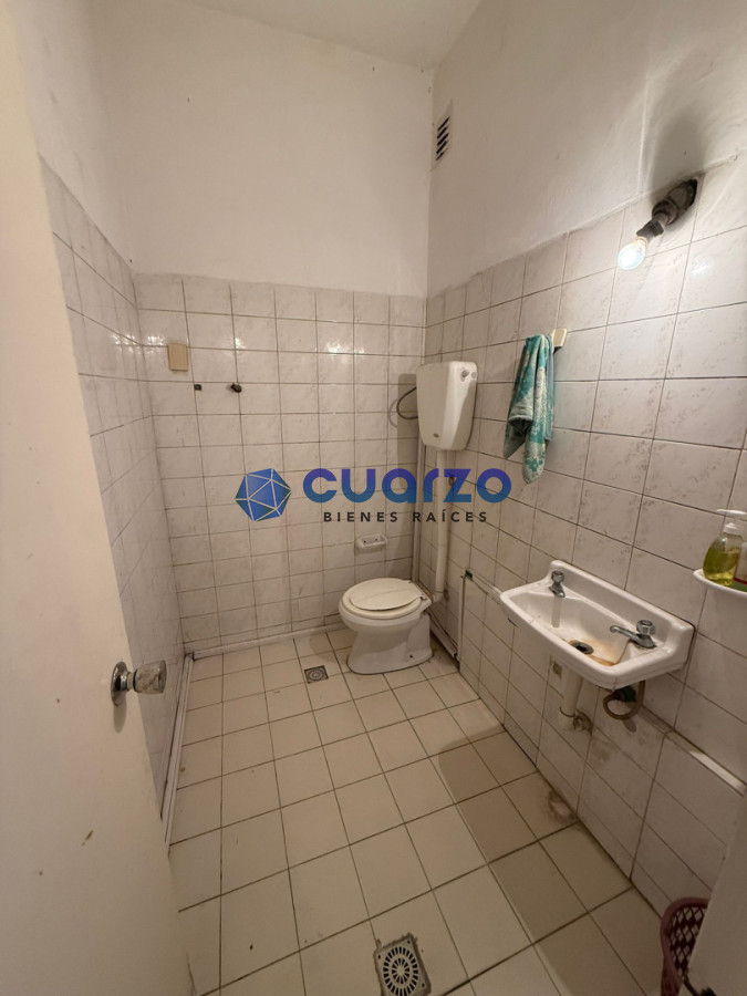 Local Comercial ID.49 - Alquiler local comercial a media cuadra de 18 de julio