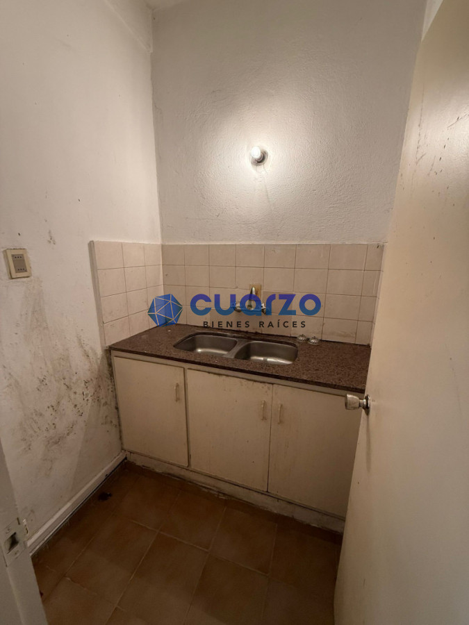 Local Comercial ID.49 - Alquiler local comercial a media cuadra de 18 de julio