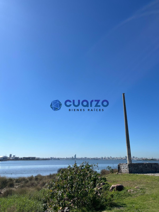 Terreno ID.14 - Venta. Gran Terreno Esquina. Cerro. Inmejorable Ubicación. 1800m2