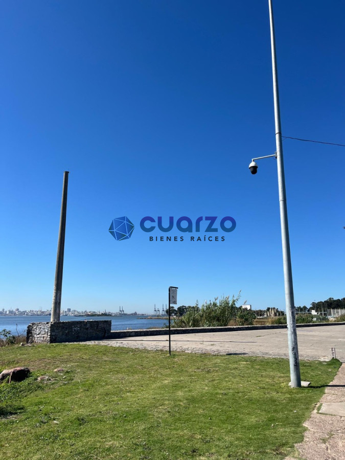 Terreno ID.14 - Venta. Gran Terreno Esquina. Cerro. Inmejorable Ubicación. 1800m2