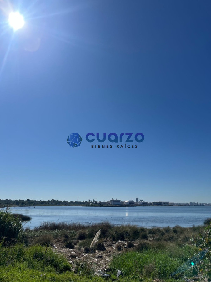 Terreno ID.14 - Venta. Gran Terreno Esquina. Cerro. Inmejorable Ubicación. 1800m2