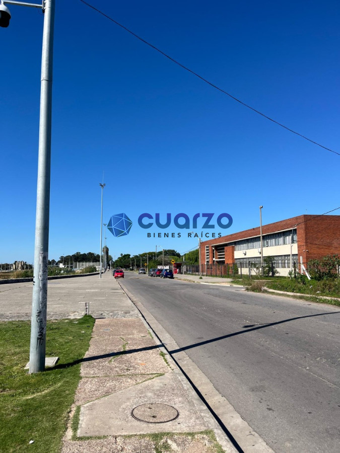 Terreno ID.14 - Venta. Gran Terreno Esquina. Cerro. Inmejorable Ubicación. 1800m2
