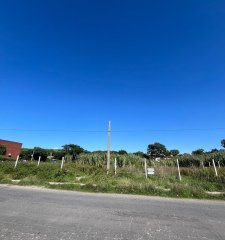 Venta. Gran Terreno Esquina. Cerro. Inmejorable Ubicación. Frente A La Bahía Y Al Liceo. 1800m2