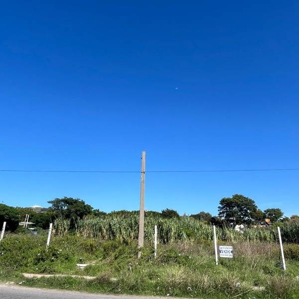 Venta. Gran Terreno Esquina. Cerro. Inmejorable Ubicación. 1800m2