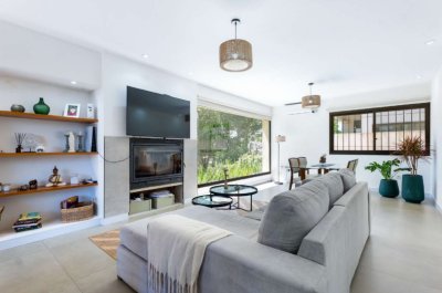 Vacaciones perfectas en Playa Mansa: Casa moderna para 8 personas - Ref : EQP7819