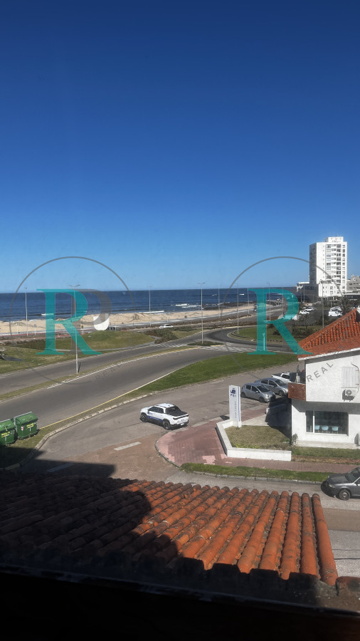 Apartamento ID.2610 - Apartamento esquinero frente al mar