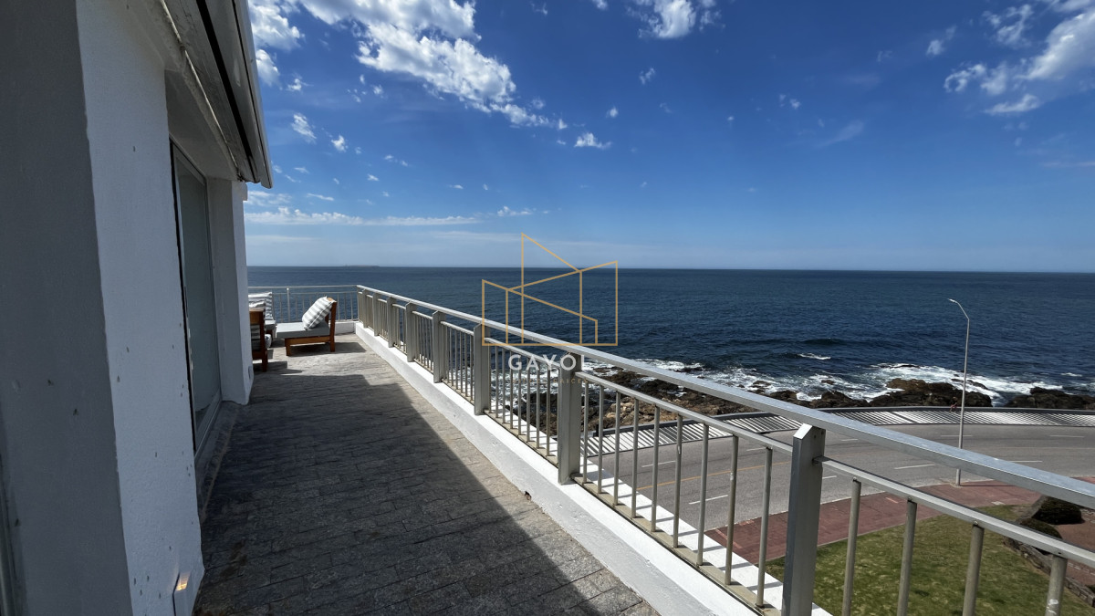 Apartamento ID.1055 - Penthouse en primera línea de península 