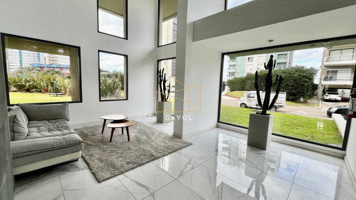 Apartamento ID.1317 - Apartamento de 1 dormitorio en piso alto con vista al mar y garaje