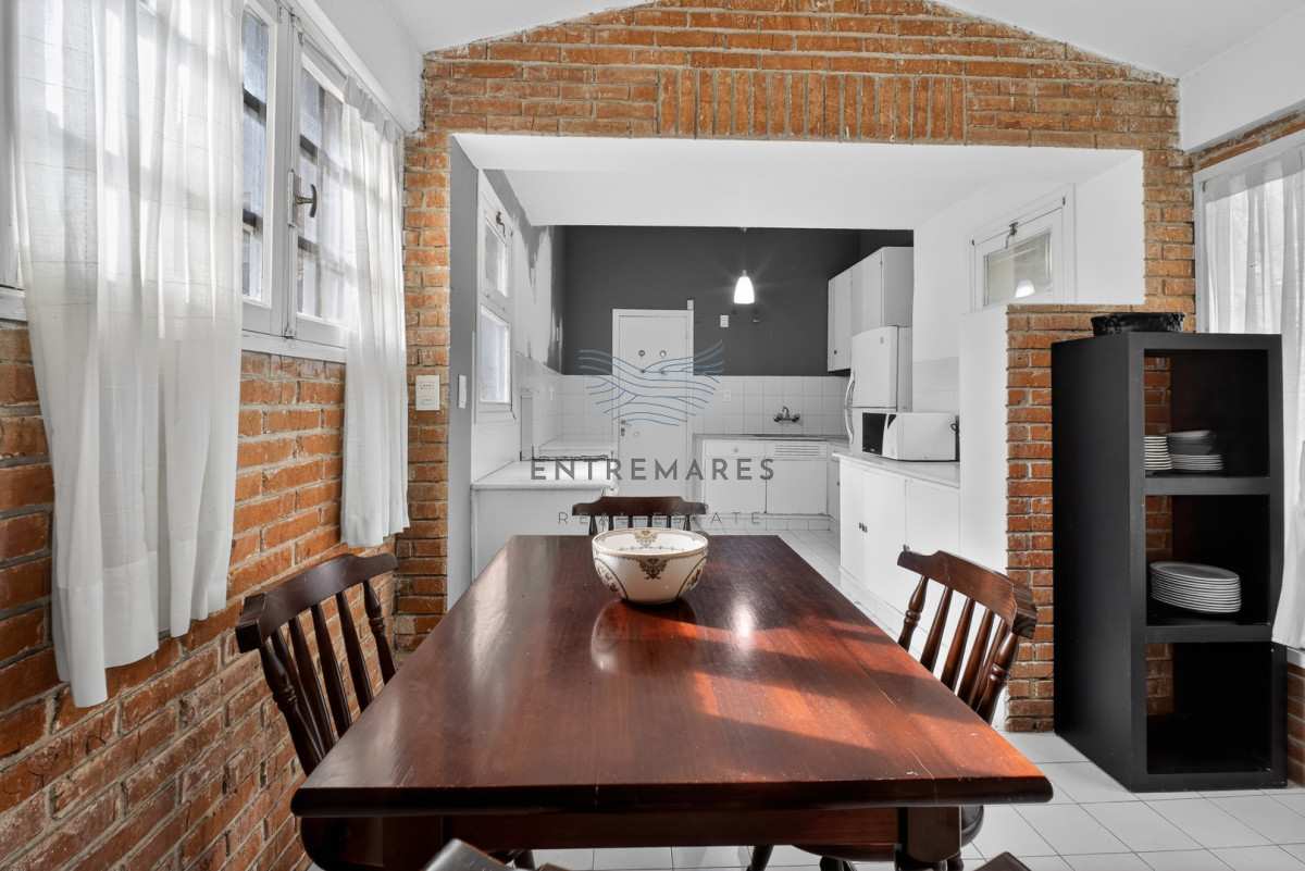 Casa ID.506 - Casa de excelente construcción en zona residencial de Cantegril