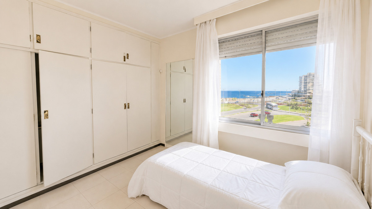 Apartamento ID.21097559 - Apartamento esquinero frente a Playa Brava