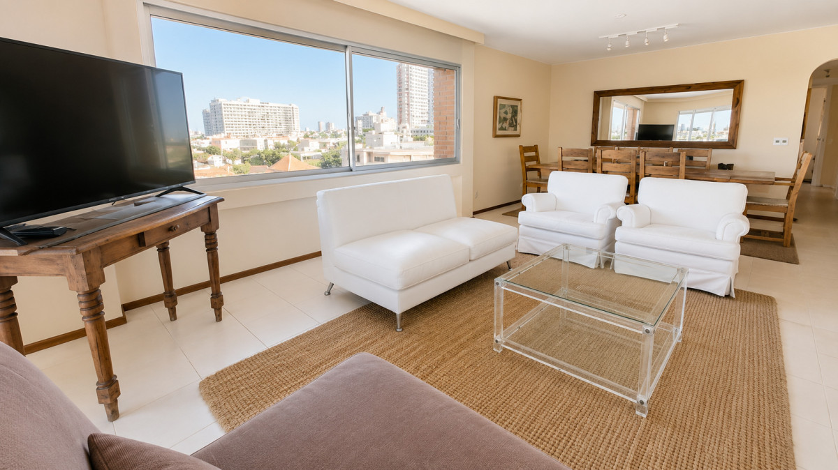 Apartamento ID.21097559 - Apartamento esquinero frente a Playa Brava