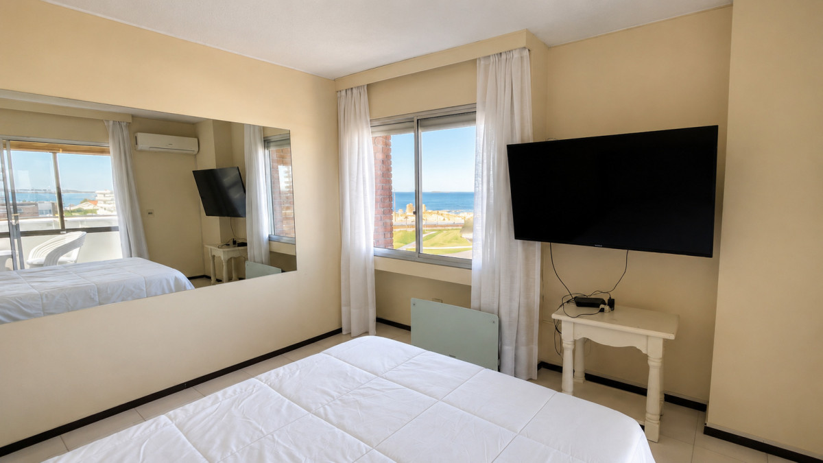 Apartamento ID.21097559 - Apartamento esquinero frente a Playa Brava