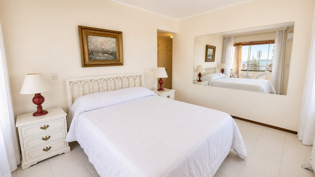 Apartamento ID.21097559 - Apartamento esquinero frente a Playa Brava